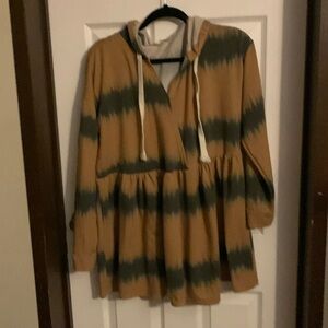 entro blouse/hoodie.  Size XL